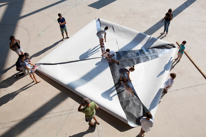 Travellings, événement organisé par Lieux Publics à la cité des arts de la rue. Franck Bolter/Origami Artist's Camp
